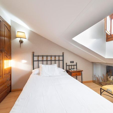 Hostal Sin Recep24H Puerta De La Villa - Pet Friendly & Restaurante อัลมาซัน ภายนอก รูปภาพ