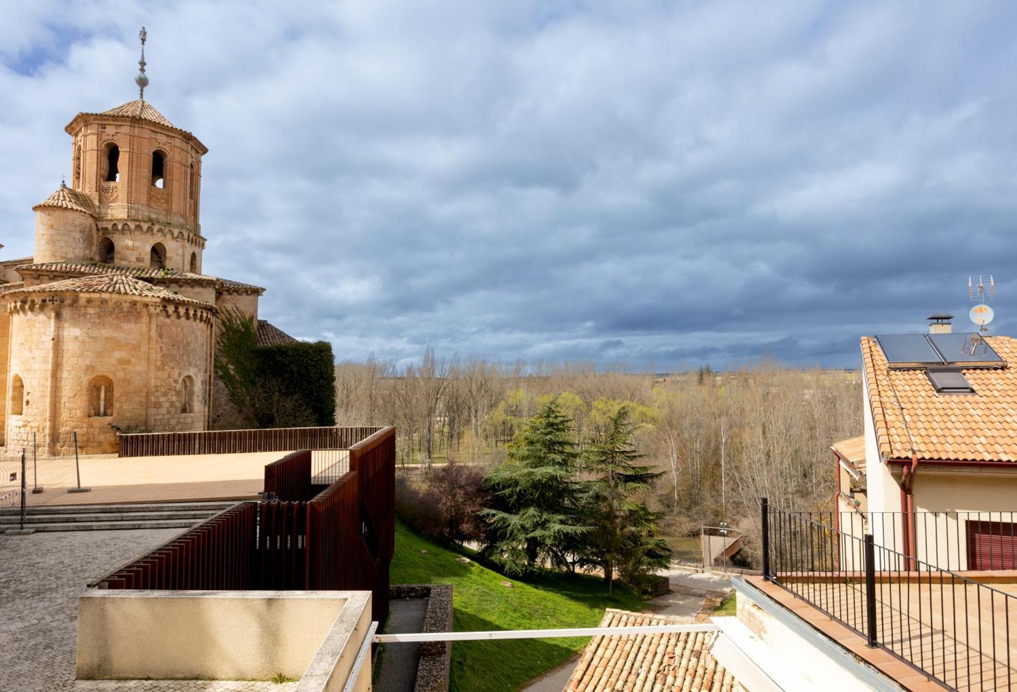 Hostal Sin Recep24H Puerta De La Villa - Pet Friendly & Restaurante อัลมาซัน ภายนอก รูปภาพ