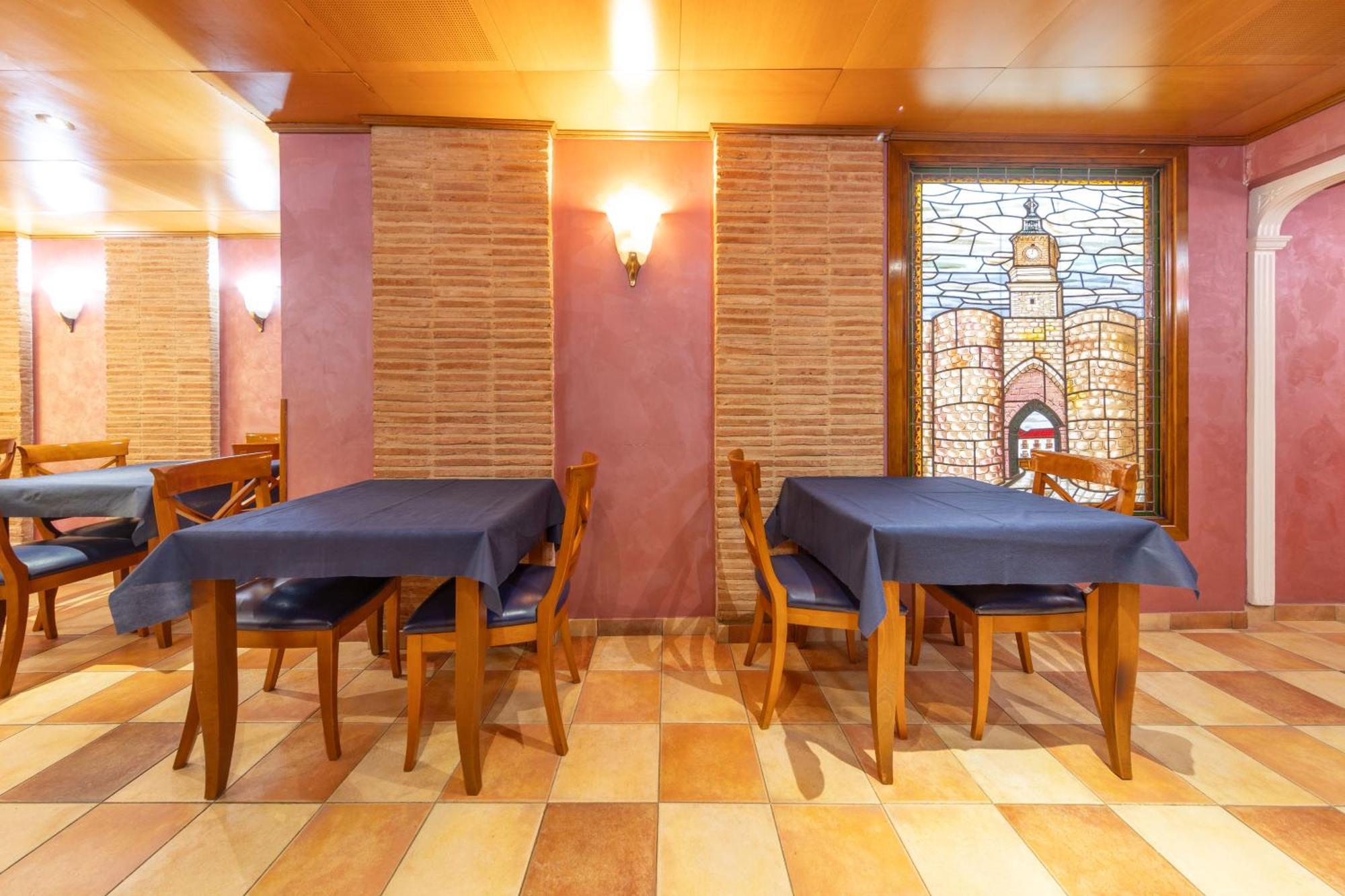 Hostal Sin Recep24H Puerta De La Villa - Pet Friendly & Restaurante อัลมาซัน ภายนอก รูปภาพ